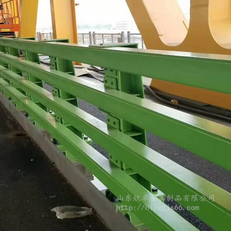 桥梁防撞护栏